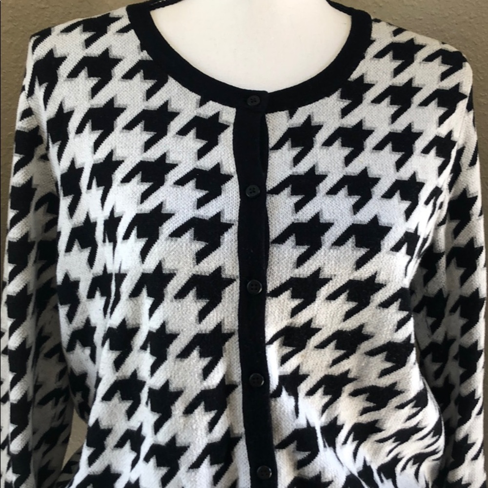 Buttoned down Cardigan Sweater - Picture 3 of 5